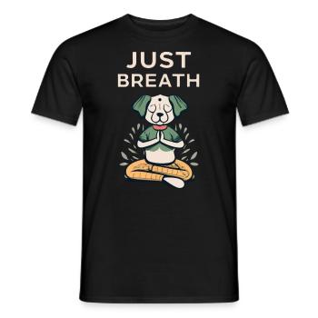 Yoga Hund mit "Just Breath" Spruch - Männer T-Shirt - Schwarz - Vorne - AI Model Male 178 light (178cm)