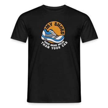 Meine Schuhe Haben Mehr Kilometer Als Dein Auto - Männer T-Shirt - Schwarz - Vorne - AI Model Male 178 light (178cm)