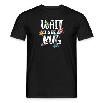 Warte, Ich Sehe Ein Bug Entdecker Abenteuer - Männer T-Shirt - Schwarz - Vorne - AI Model Male 178 light (178cm)