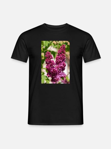 Blooming lilac in spring garden - Men's T-Shirt - black