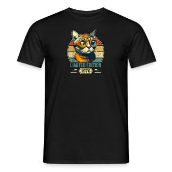 Awesome since 1976 Katze Geburtstag Geschenk - Männer T-Shirt - Schwarz - Vorne - AI Model Male 178 light (178cm)