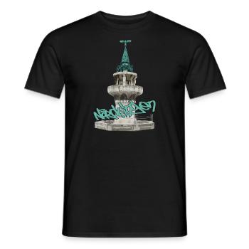 Kriegerbrunnen // Nördlingen // Illustration - Männer T-Shirt - Schwarz - Vorne - AI Model Male 178 light (178cm)