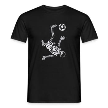 Le squelette avec un ballon de football fait un coup de pied au-dessus de la tête - T-shirt homme - noir - Devant - AI Model Male 178 light (178cm)