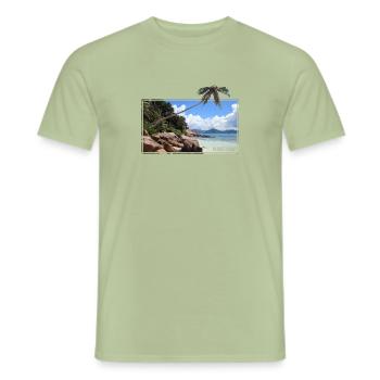 Ambiance de plage des Seychelles - T-shirt homme - vert sauge - Devant - AI Model Male 178 light (178cm)
