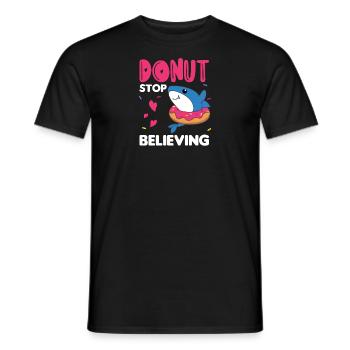 Süßer Hai lustige Tiere in Donut pink - Männer T-Shirt - Schwarz - Vorne - AI Model Male 178 light (178cm)