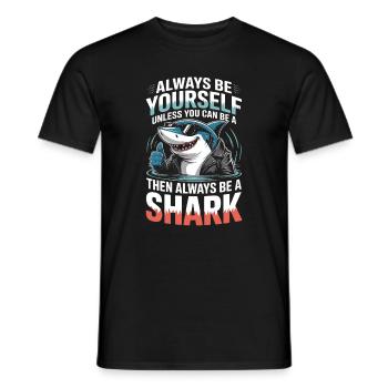 Sei immer du selbst, es sei denn, du kannst ein Hai sein - Männer T-Shirt - Schwarz - Vorne - AI Model Male 178 light (178cm)
