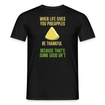 When life gives you pineapples lustiger Spruch - Männer T-Shirt - Schwarz - Vorne - AI Model Male 178 light (178cm)