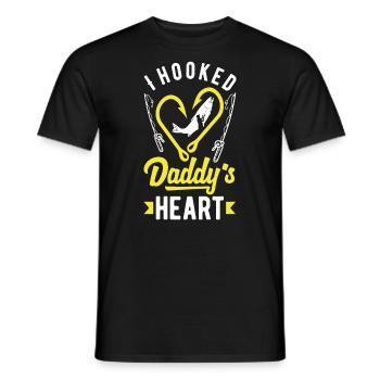 I Hooked Daddy's Heart Fishing Father's Day - Männer T-Shirt - Schwarz - Vorne - AI Model Male 178 light (178cm)
