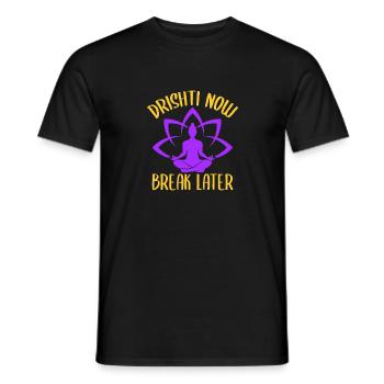 Yoga Drishti Now Break Later Funny Yoga - Männer T-Shirt - Schwarz - Vorne - AI Model Male 178 light (178cm)
