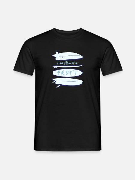 Fisch Surfbrett, Ich bin fast ein Profi - Männer T-Shirt - Schwarz