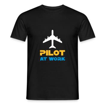 Pilot at work (Flugzeug) - Männer T-Shirt - Schwarz - Vorne - AI Model Male 178 light (178cm)