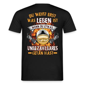FW - Unbezahlbares getan - Männer T-Shirt - Schwarz - Hinten - AI Model Male 178 light (178cm)