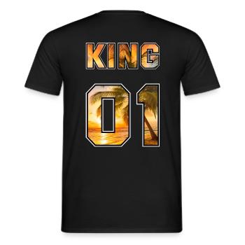 King Queen - Pärchenoutfit Sommer Strand - Männer T-Shirt - Schwarz - Hinten - AI Model Male 178 light (178cm)