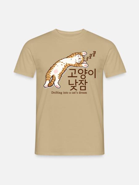 Katzentraum: Schlafende Katze aus Seoul - Männer T-Shirt - Sandbeige