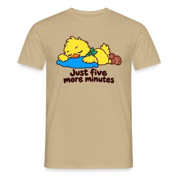 Sleepy Duck – Nur noch fünf Minuten - Männer T-Shirt - Sandbeige - Vorne - AI Model Male 178 light (178cm)