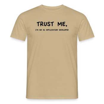Croyez-moi, je suis un développeur d’applications d’IA monochrome - T-shirt homme - beige sable - Devant - AI Model Male 178 light (178cm)