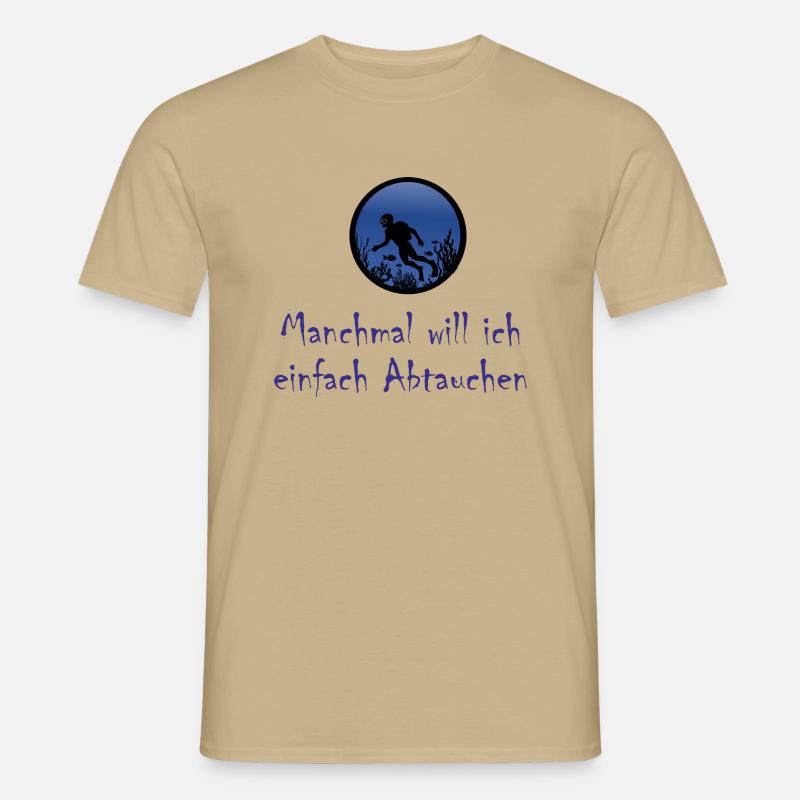 Manchmal will ich einfach abtauchen - Männer T-Shirt - Sandbeige