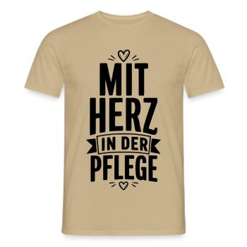 Mit Herz in der Pflege - Männer T-Shirt - Sandbeige - Vorne - AI Model Male 178 light (178cm)