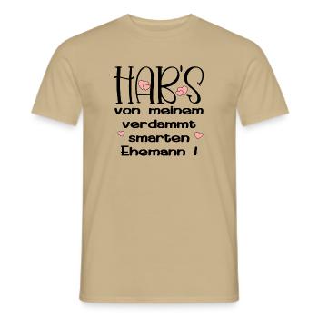 EHEPARTNER SPRÜCHE - SMARTER EHEMANN - HUMOR - Männer T-Shirt - Sandbeige - Vorne - AI Model Male 178 light (178cm)