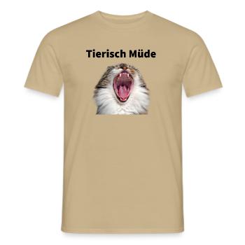 Tierisch Müde - Gähnende Katze - Männer T-Shirt - Sandbeige - Vorne - AI Model Male 178 light (178cm)