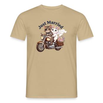 Just Married Katzen auf Motorrad - Männer T-Shirt - Sandbeige - Vorne - AI Model Male 178 light (178cm)