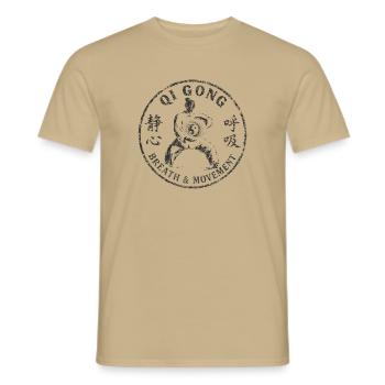 Vintage Qi Gong Atembewegung Yin Yang - Männer T-Shirt - Sandbeige - Vorne - AI Model Male 178 light (178cm)