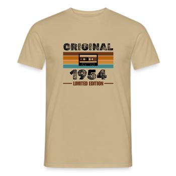 Original 1954 – Retro Kassette Limited Edition - Männer T-Shirt - Sandbeige - Vorne - AI Model Male 178 light (178cm)