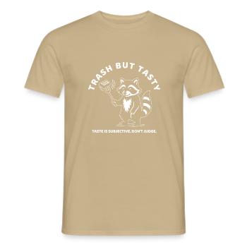 Trash But Tasty – Humorvolles Waschbär Shirt - Männer T-Shirt - Sandbeige - Vorne - AI Model Male 178 light (178cm)