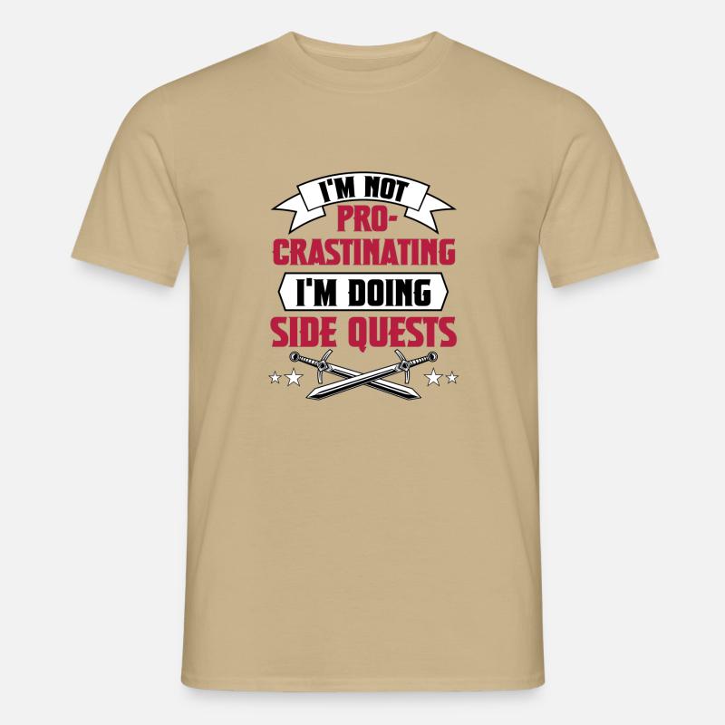 Geschenkidee Gamer Zocker MMORPG Side Quest - Männer T-Shirt - Sandbeige
