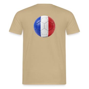FLAGGE FRANKREICHS AUF EINEM FUSSBALL - Männer T-Shirt - Sandbeige - Hinten - AI Model Male 178 light (178cm)