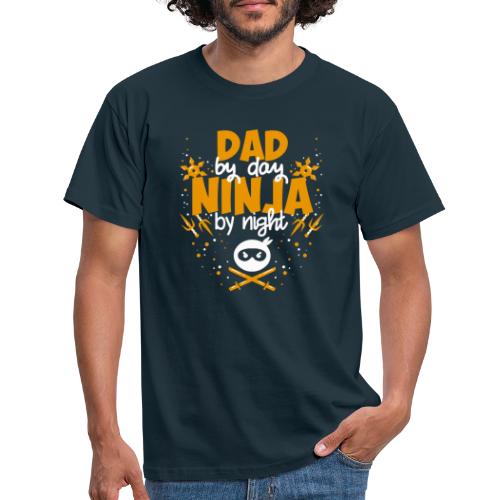 Vater am Tag, Ninja in der Nacht - Männer T-Shirt