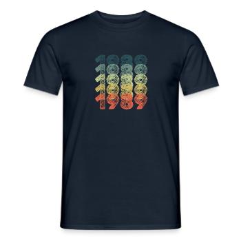 Année 1989 - T-shirt homme - marine - Devant - AI Model Male 178 light (178cm)