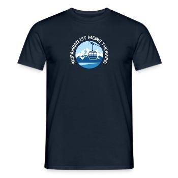 Skifahren ist meine Therapie - Männer T-Shirt - Navy - Vorne - AI Model Male 178 light (178cm)