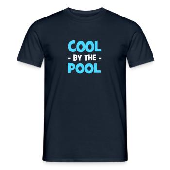 cool by the pool - Männer T-Shirt - Navy - Vorne - AI Model Male 178 light (178cm)