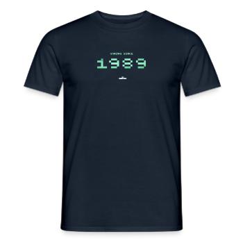Infinite gameplay 1989 - Men's T-Shirt - navy - Front - AI Model Male 178 light (178cm)