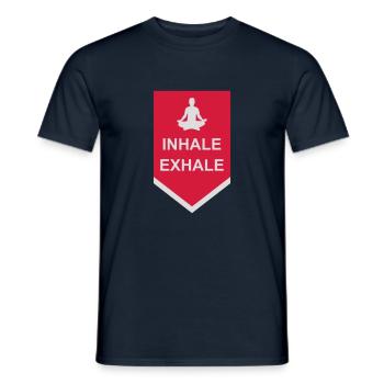 inhale exhale yoga Zitat - Männer T-Shirt - Navy - Vorne - AI Model Male 178 light (178cm)