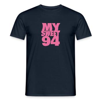 Sweet 94 - Men's T-Shirt - navy - Front - AI Model Male 178 light (178cm)