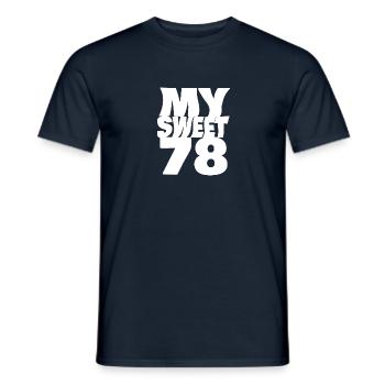 Sweet 78 - Männer T-Shirt - Navy - Vorne - AI Model Male 178 light (178cm)