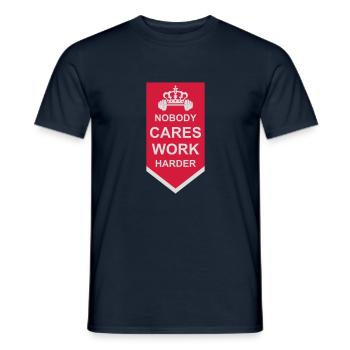 Personne ne s’en soucie de travailler plus dur - T-shirt homme - marine - Devant - AI Model Male 178 light (178cm)