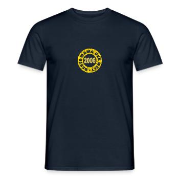 Mama 2006 - Männer T-Shirt - Navy - Vorne - AI Model Male 178 light (178cm)