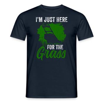 Ich Bin Nur Wegen Des Grases Hier Rasenmähen Gras - Männer T-Shirt - Navy - Vorne - AI Model Male 178 light (178cm)