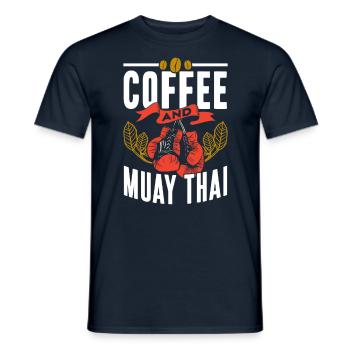 Kaffee Und Muay Thai Kampfsport Kampf Kämpfer - Männer T-Shirt - Navy - Vorne - AI Model Male 178 light (178cm)