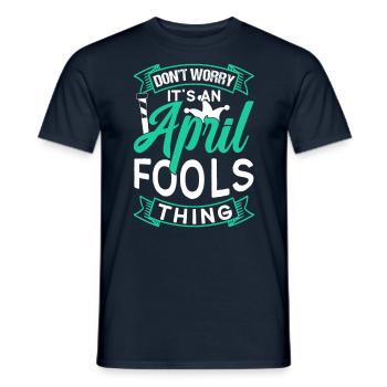 Keine Sorge Das Ist Ein Aprilscherz Ding Witz - Männer T-Shirt - Navy - Vorne - AI Model Male 178 light (178cm)
