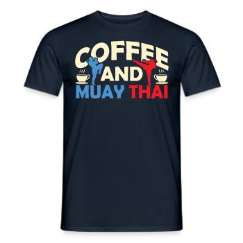 Kaffee Und Muay Thai Kampfsport Kämpfer Kampf - Männer T-Shirt - Navy - Vorne - AI Model Male 178 light (178cm)
