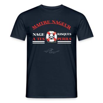 maître nageur, nage à tes risques et périls - T-shirt homme - marine - Devant - AI Model Male 178 light (178cm)