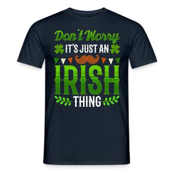 Ne vous inquiétez pas, ce n’est qu’un Irlandais excentrique irlandais - T-shirt homme - marine - Devant - AI Model Male 178 light (178cm)