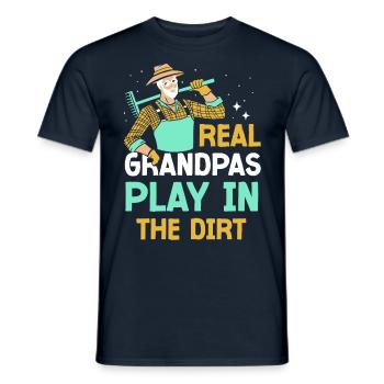 Les vrais grands-pères jouent au jardinage dans la terre - T-shirt homme - marine - Devant - AI Model Male 178 light (178cm)