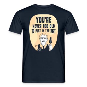 Tu n’es jamais trop vieux pour jouer dans la terre grand-père - T-shirt homme - marine - Devant - AI Model Male 178 light (178cm)