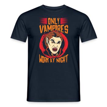 Seuls les vampires travaillent la nuit en disant quart de jour - T-shirt homme - marine - Devant - AI Model Male 178 light (178cm)