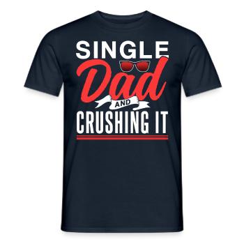 Alleinerziehender Vater Papi Papa Alleinerziehend - Männer T-Shirt - Navy - Vorne - AI Model Male 178 light (178cm)